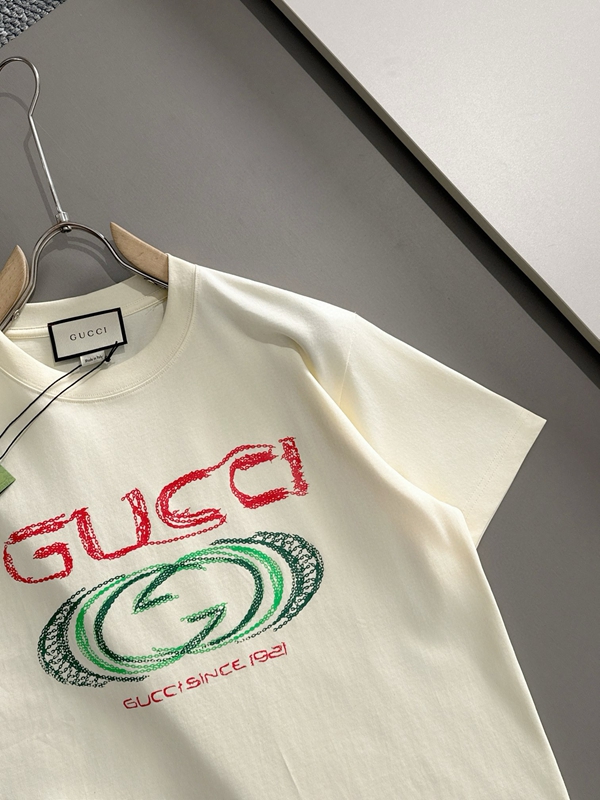 ブランドTシャツ側面デザイン